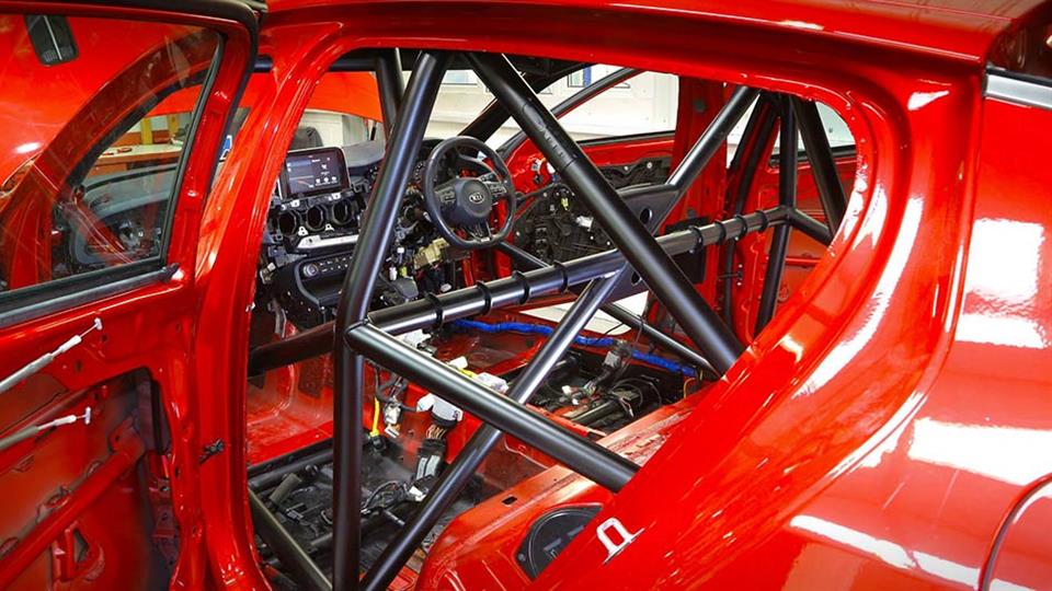 ساخت نسخه مسابقه‌ای از کیا استینگر